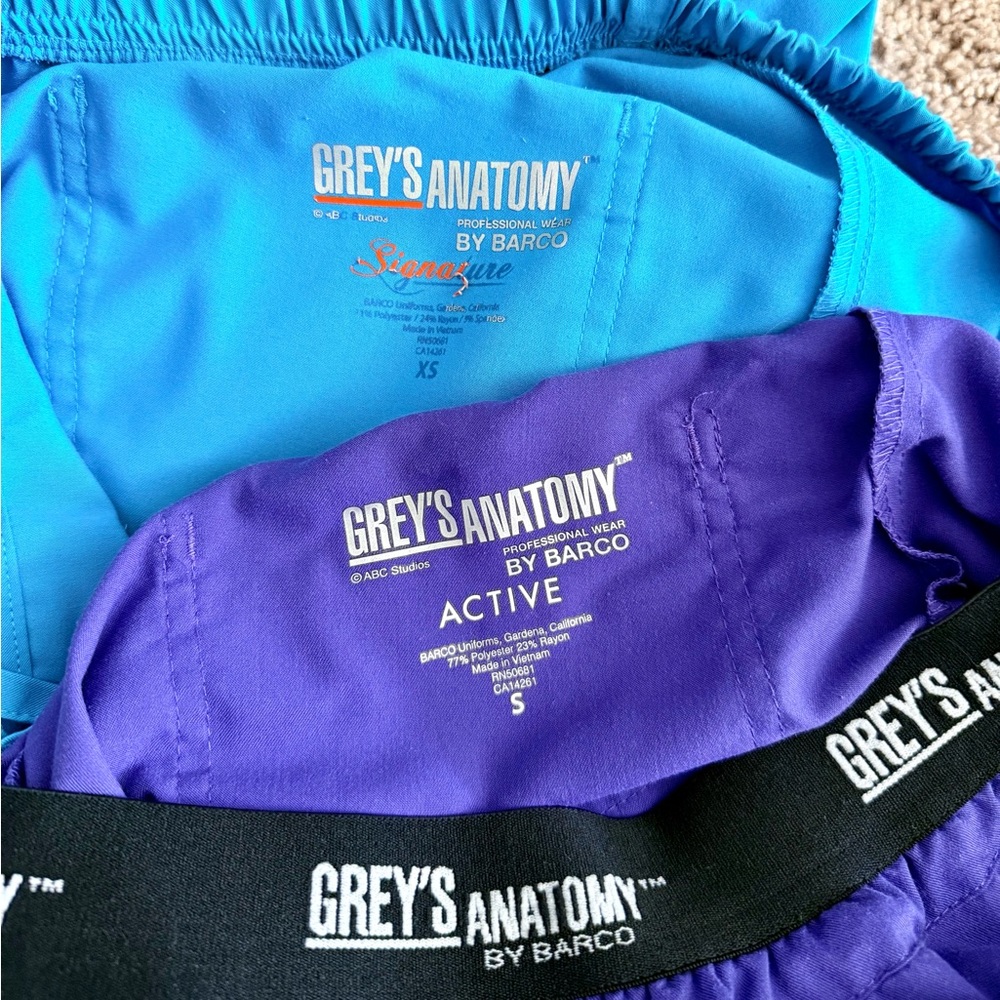 Size small Scrubs - Picture 2 of 13
